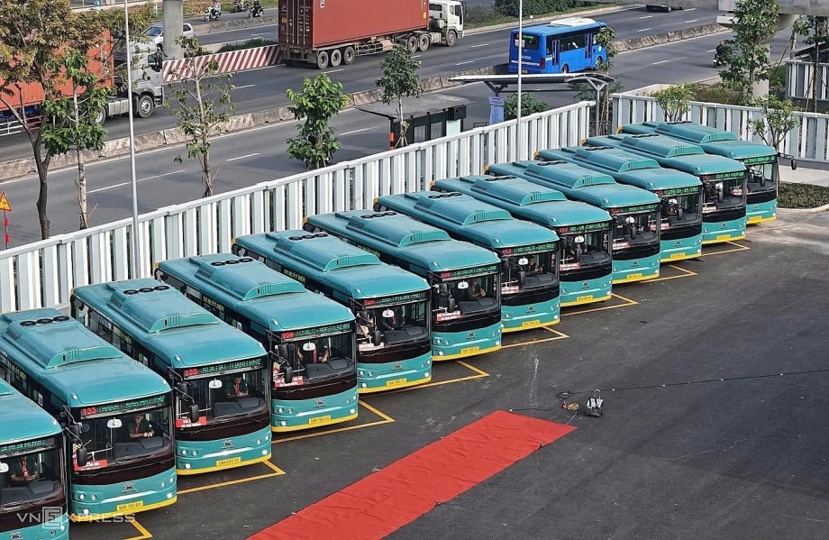 TP HCM khai thác thêm gần 600 xe buýt mới - Báo VnExpress