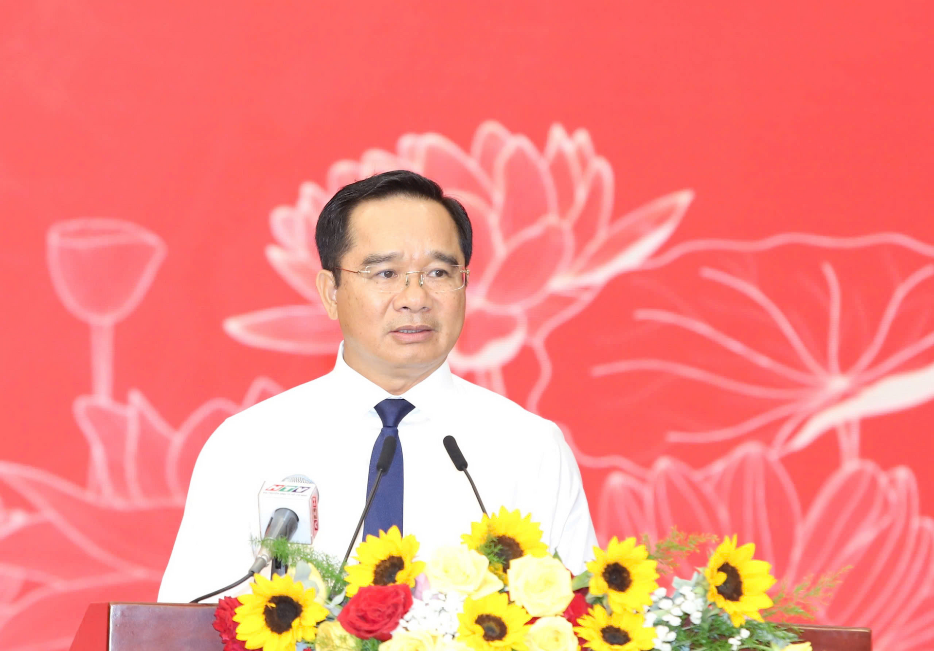 chu-tich-ubnd-tp-hcm-17406532874.png