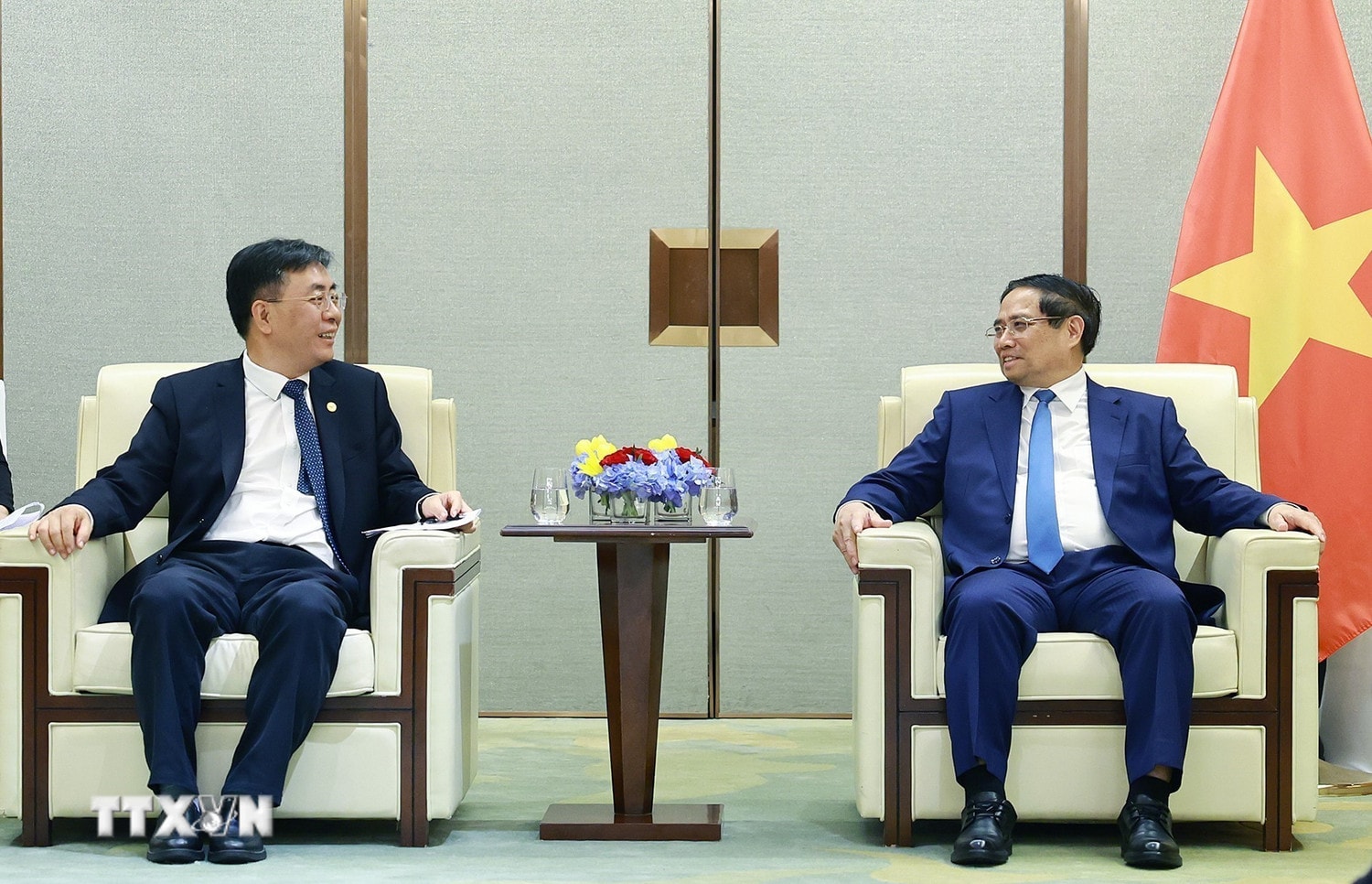 thu-tuong-tiep-lanh-dao-mot-so-tap-doan-lon-trung-quoc-dang-hop-tac-va-dau-tu-tai-viet-nam-2606-5.jpg