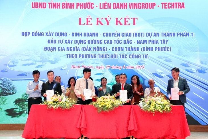 ky-ket-hop-dong-bot-lam-cao-toc.jpg