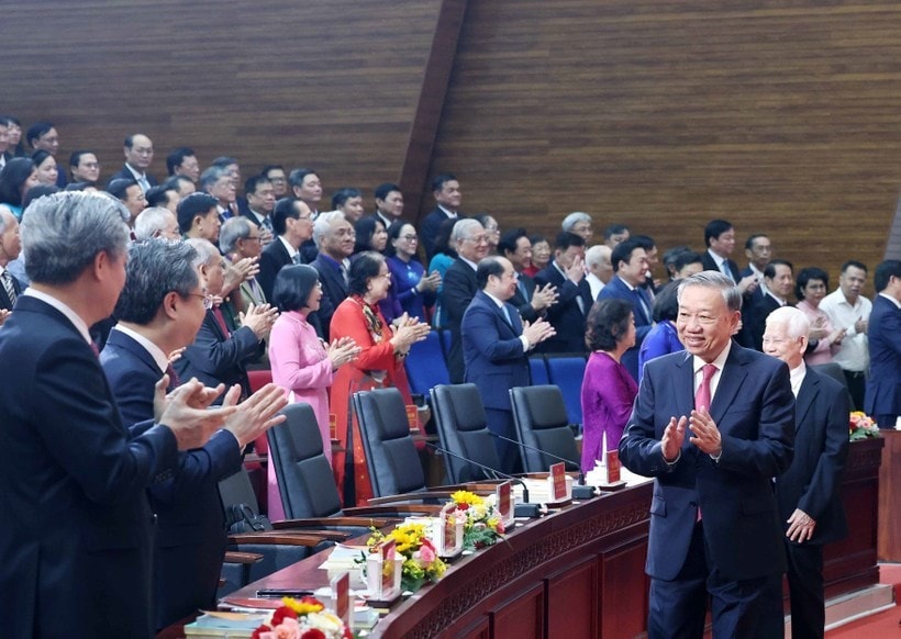 Cả nước đồng loạt công bố Nghị quyết, Quyết định sáp nhập đơn vị hành chính, chỉ định nhân sự