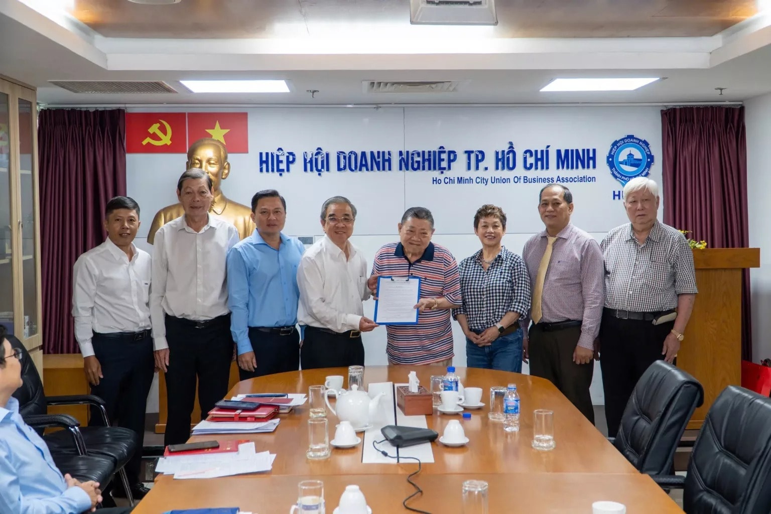 huba-trao-quyet-dinh-thanh-lap-h.jpg