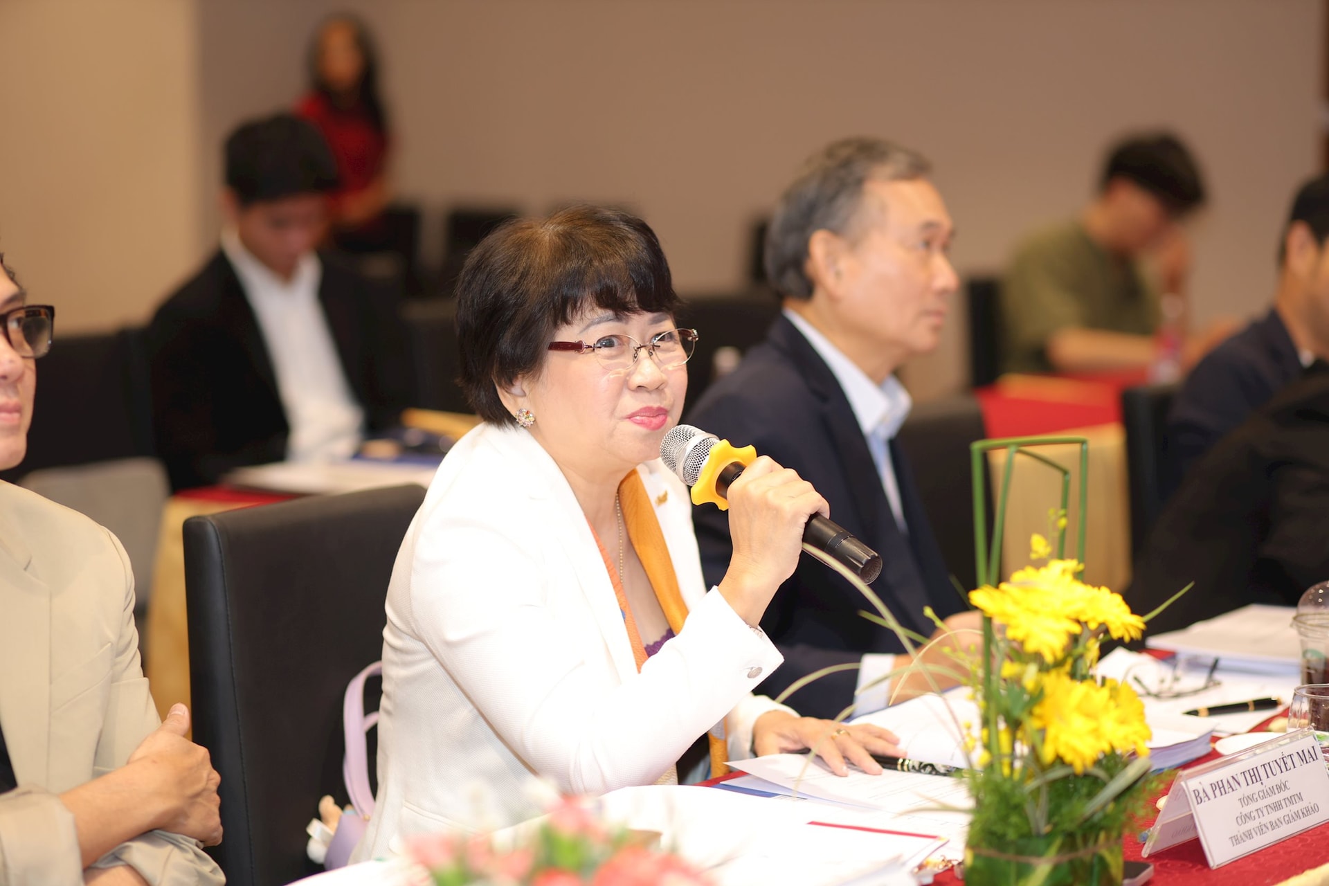 lvc_tuyết mai