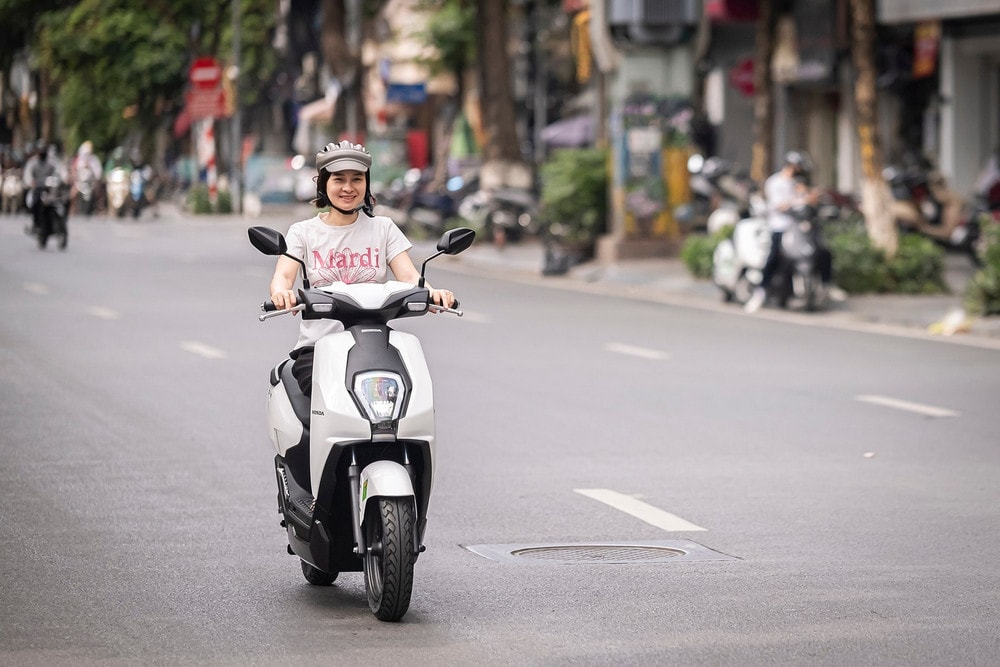 Từ ngày 1/7/2025, áp dụng mức lệ phí trước bạ thống nhất 2% cho xe máy, xe máy điện trên toàn quốc | Thương gia - Thông tin cập nhật, quan điểm độc lập