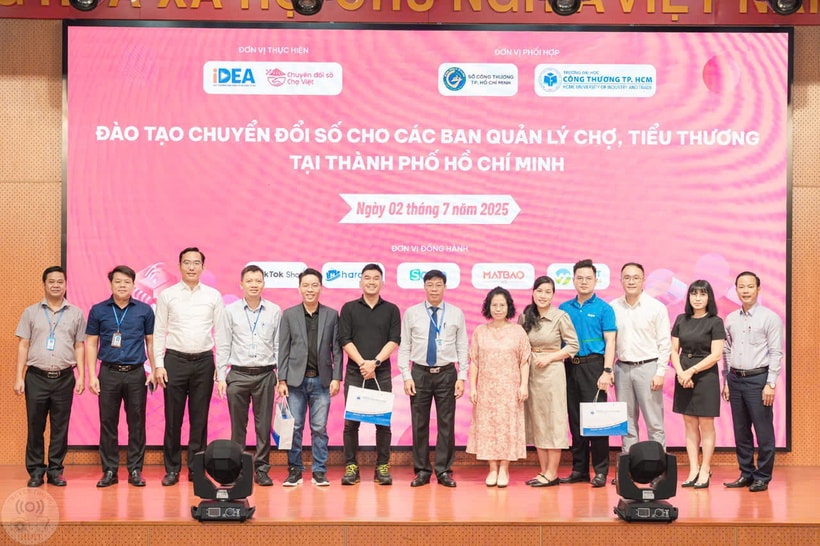 Các chuyên gia tham gia chương trình đào tạo cho các Ban quản lý chợ, tiểu thương tại TP. Hồ Chí Minh.