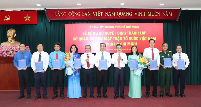 Công bố Chủ tịch và các Phó Chủ tịch Ủy ban MTTQ TP HCM - Ảnh 1.