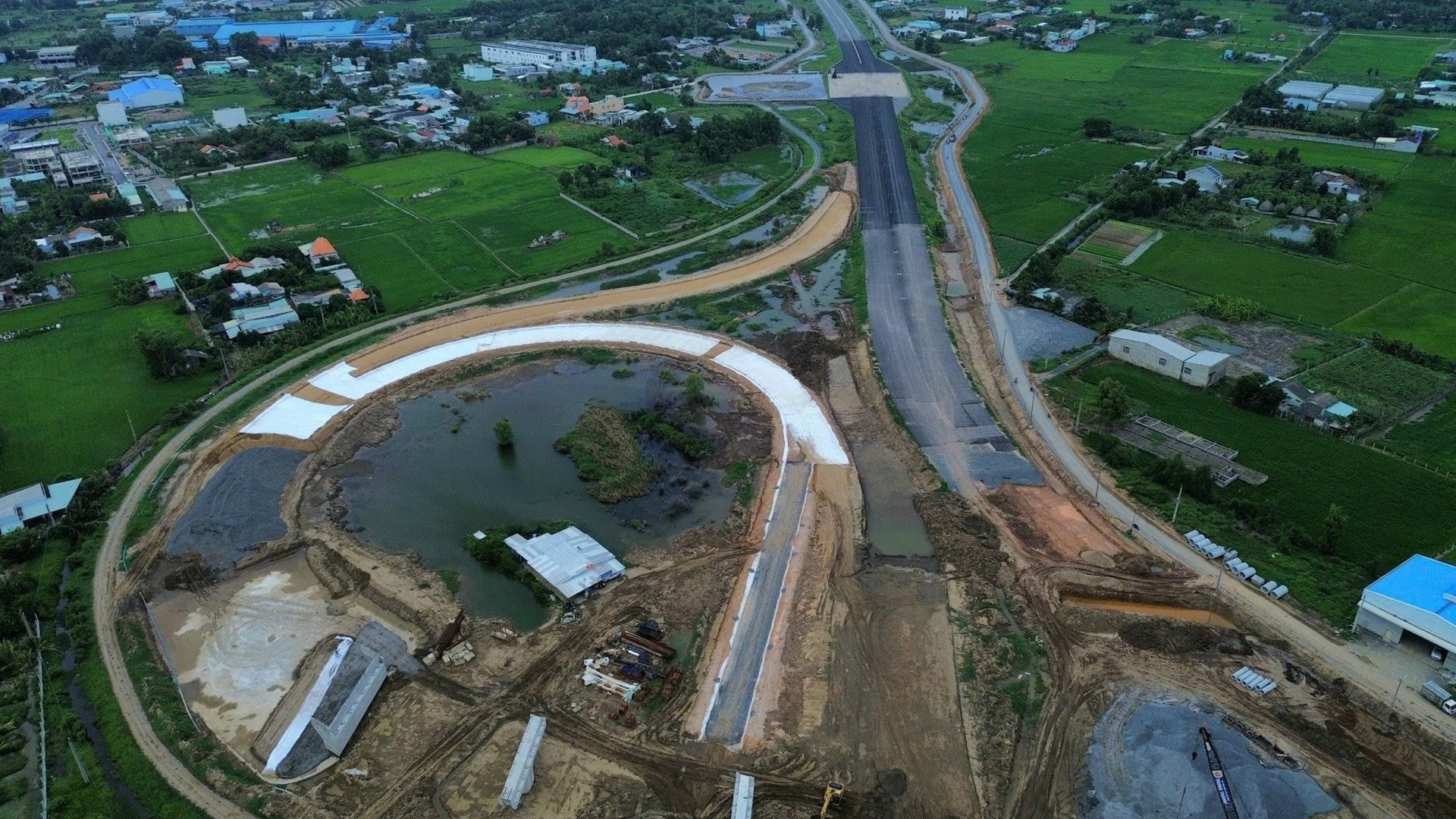 Lùi thời gian hoàn thành cao tốc Bến Lức-Long Thành đến tháng 9/2026
