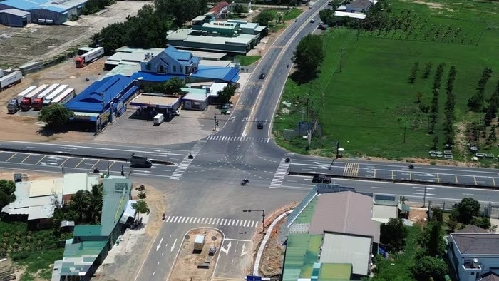 Khởi công xây dựng cầu vượt tại nút giao quốc lộ dài nhất Việt Nam và cao tốc Phan Thiết - Dầu Giây- Ảnh 1.