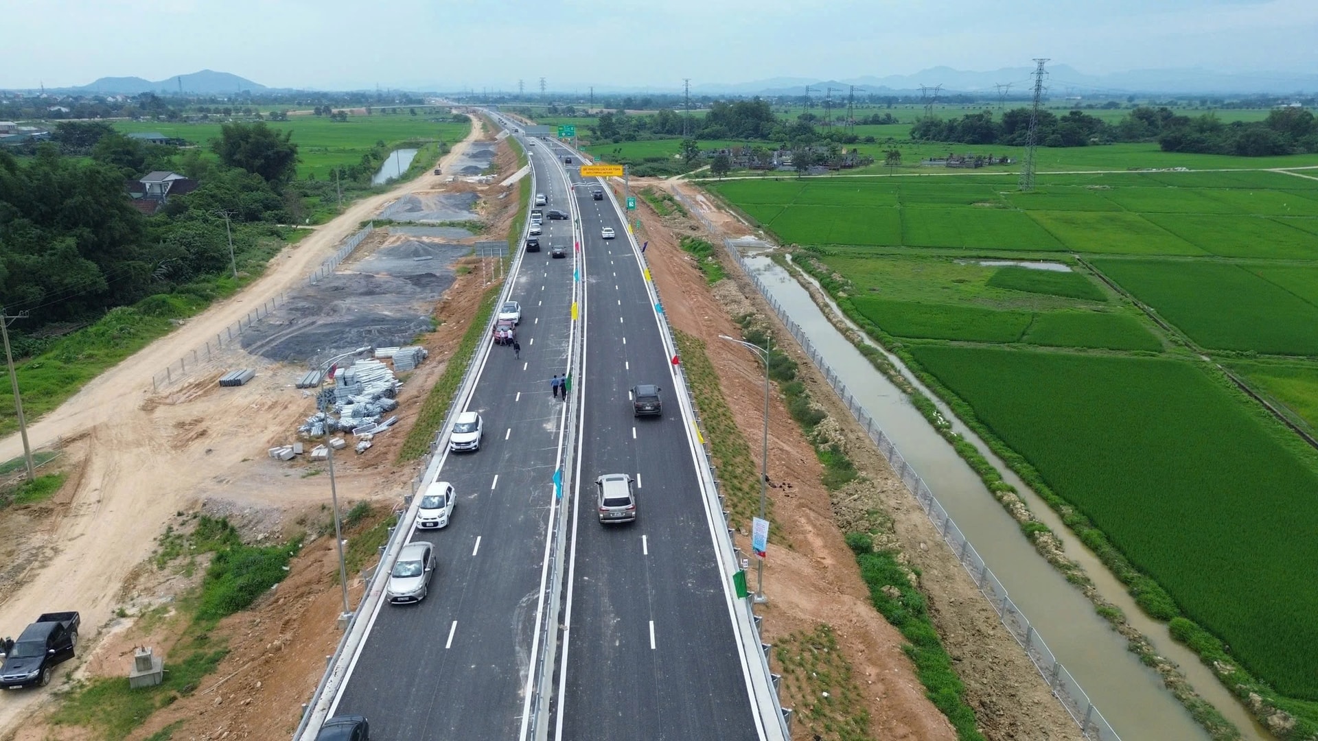 Đề xuất phương án thu phí 13 tuyến cao tốc hoàn thành trong năm 2025