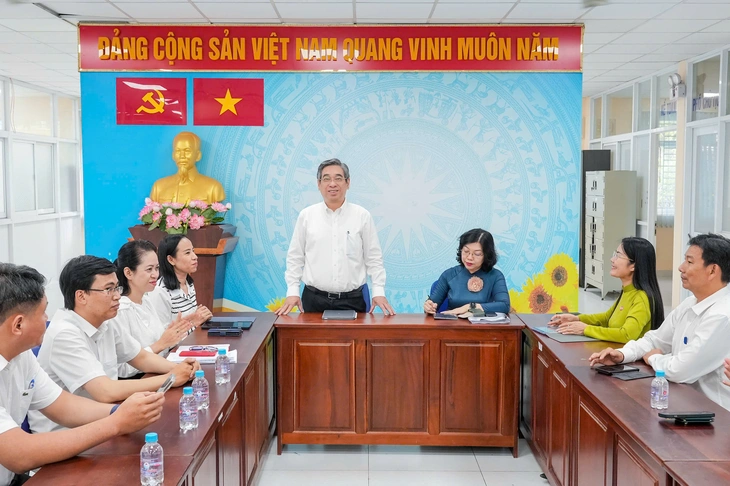 Phó bí thư Thành ủy, kiêm Chủ tịch Ủy ban MTTQ Việt Nam TP.HCM Nguyễn Phước Lộc phát biểu tại buổi khảo sát. Ảnh: Hữu Hạnh