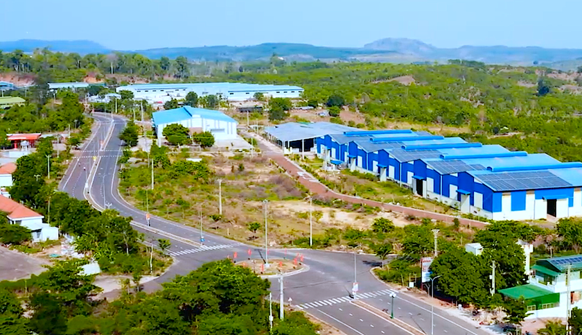 Thành lập Ban Quản lý Khu kinh tế tỉnh Gia Lai; Ban Quản lý Khu Kinh tế Dung Quất và các Khu công nghiệp Quảng Ngãi