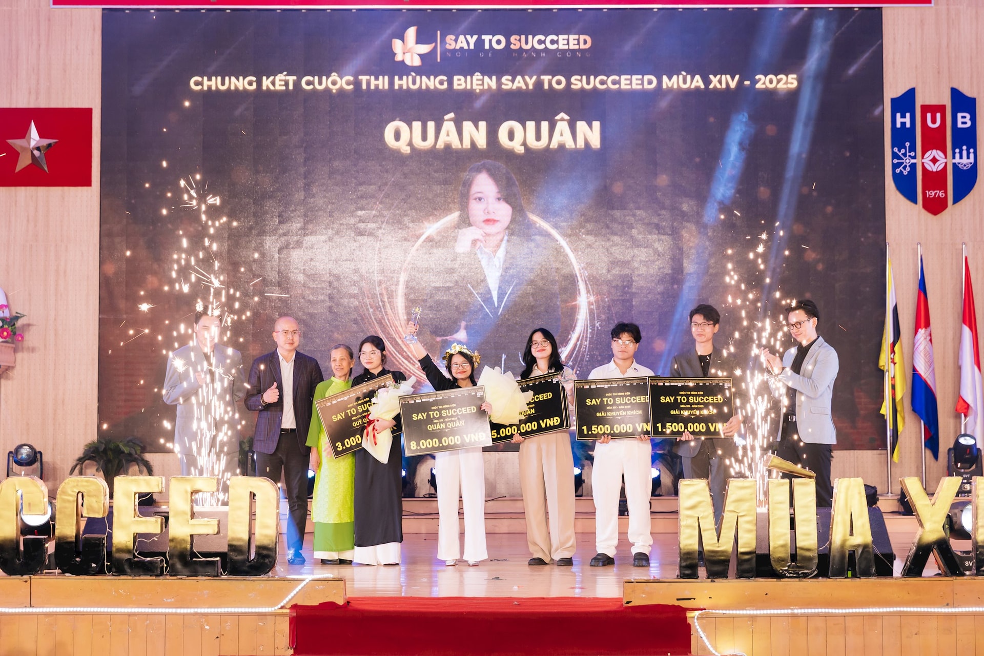 Top 5 thí sinh tại vòng chung kết cuộc thi hùng biện mùa thứ XIV