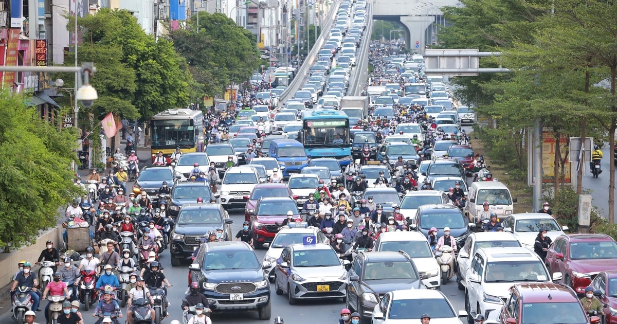 Năm 2026 cấm xe máy xăng ở vành đai 1: Hà Nội phải chạy đua thế nào?