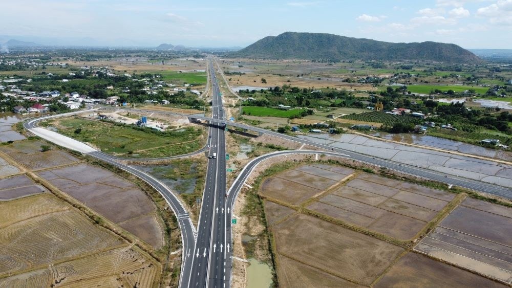 Đề xuất bổ sung làn dừng khẩn cấp 2 bên cao tốc Vĩnh Hảo - Phan Thiết
