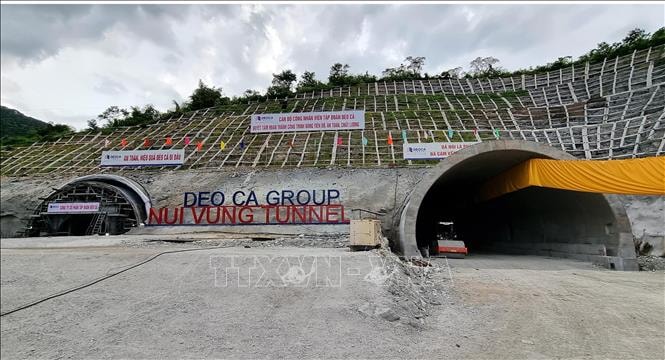 Hầm Núi Vung thuộc dự án cao tốc Cam Lâm - Vĩnh Hảo. Ảnh: TTXVN