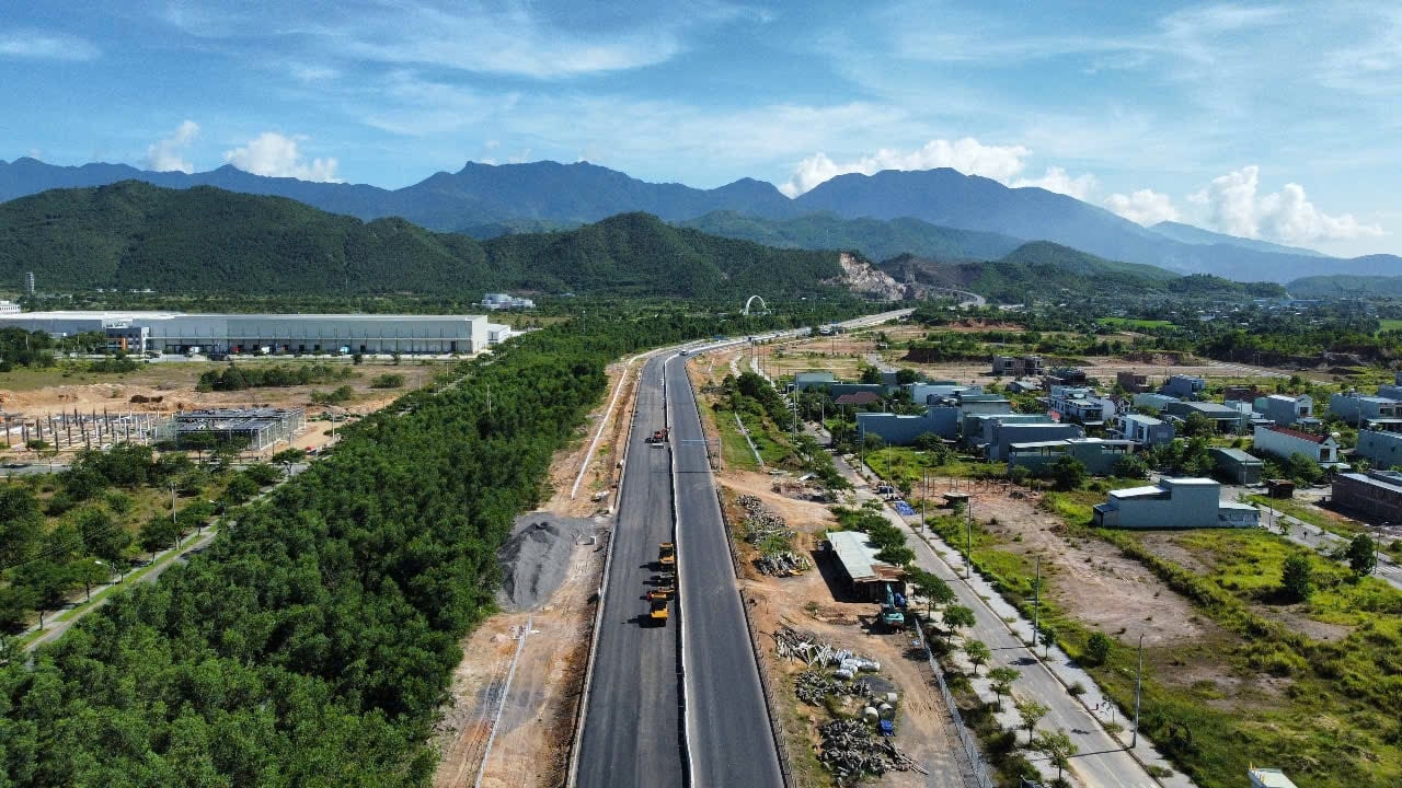 Cao toc Hoa Lien - Tuy Loan
