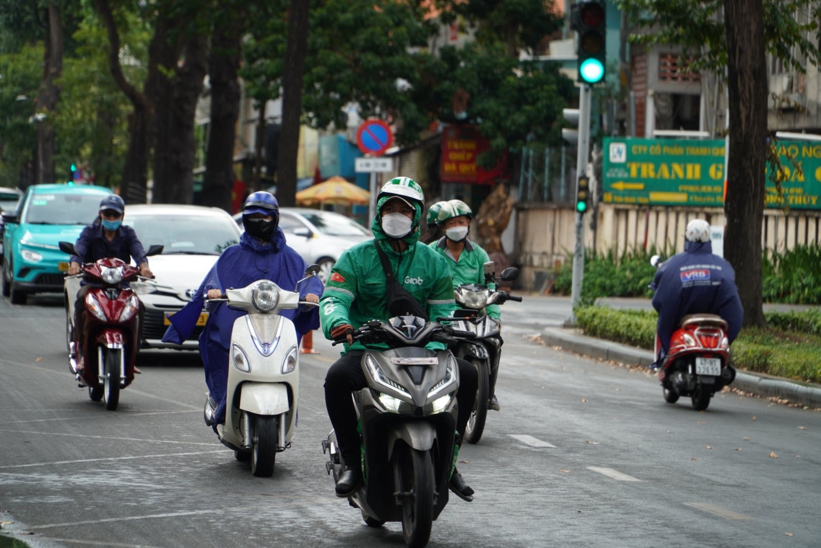 TP.HCM sẽ không còn xe ôm công nghệ chạy xăng