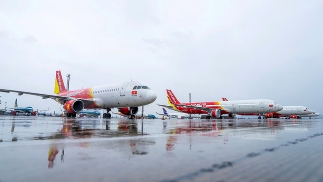 Hàng loạt chuyến bay ngày 21/7 bị hủy vì bão số 3 - Kinh doanh