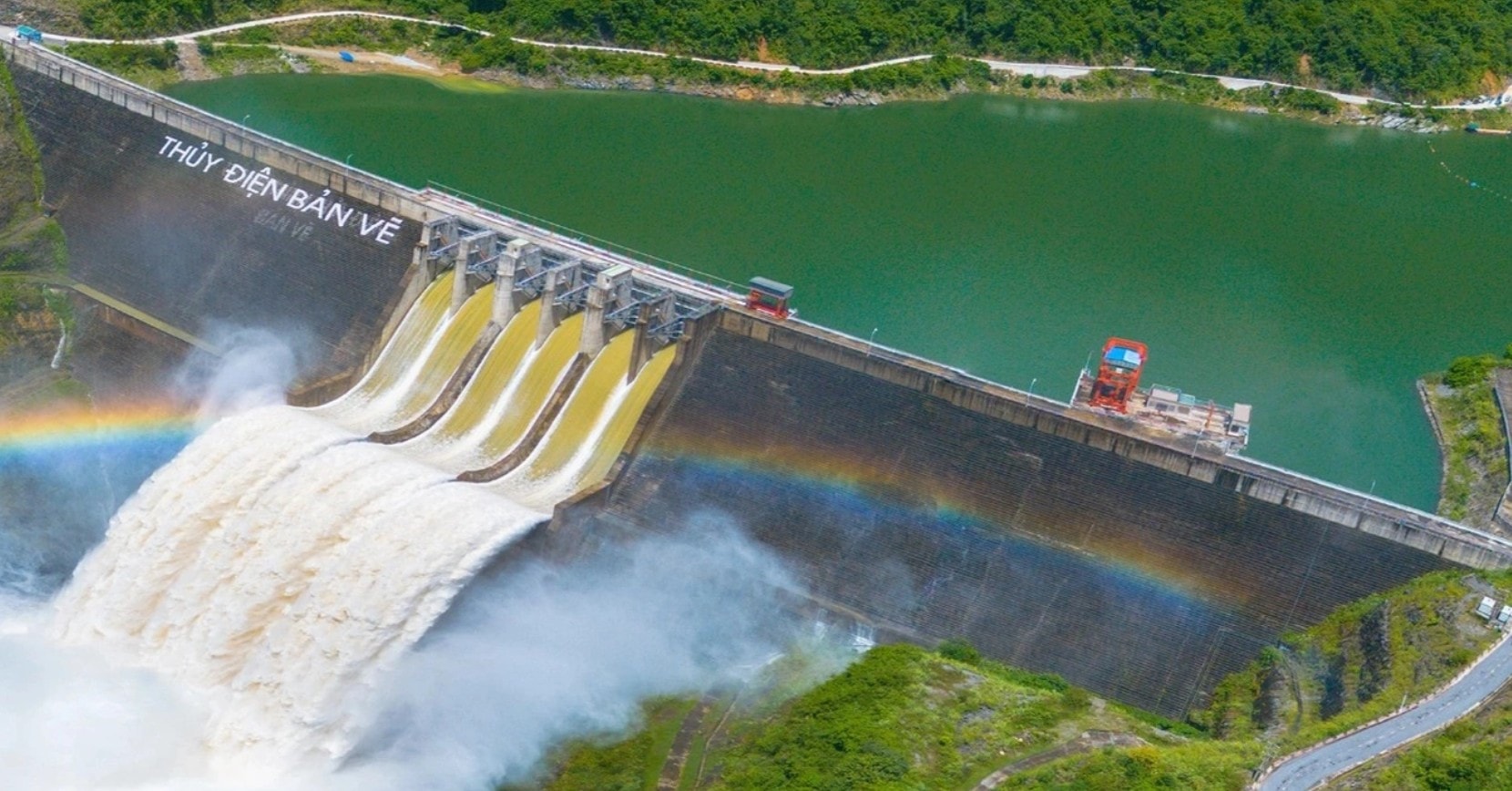 KHẨN: Nước đổ về thủy điện Bản Vẽ Nghệ An gần đạt đỉnh lũ, 5000 năm mới xảy ra một lần, khẩn trương đưa người dân đến nơi an toàn