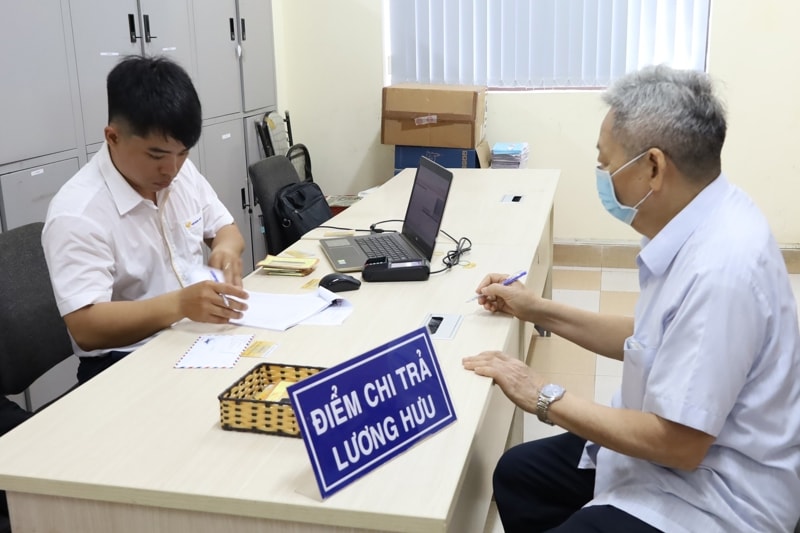 Lương hưu được chi trả trực tiếp qua tài khoản từ tháng 8 - Nhịp sống kinh tế Việt Nam & Thế giới