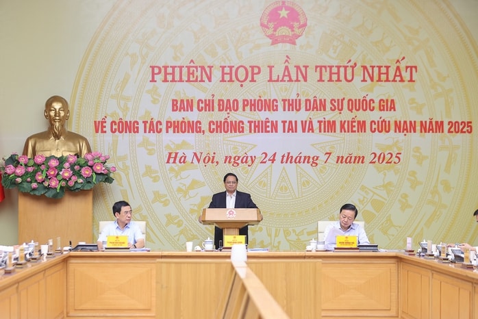Thủ tướng chia sẻ nỗi đau, sự mất mát, thiệt hại tài sản của nhân dân các xã miền núi Nghệ An - Ảnh 1.