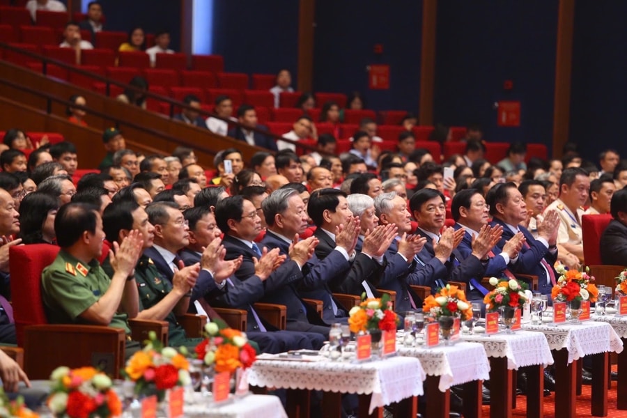 Tổng Bí thư Tô Lâm cùng các đồng chí lãnh đạo Đảng, Nhà nước, Mặt trận Tổ quốc Việt Nam tham dự chương trình.