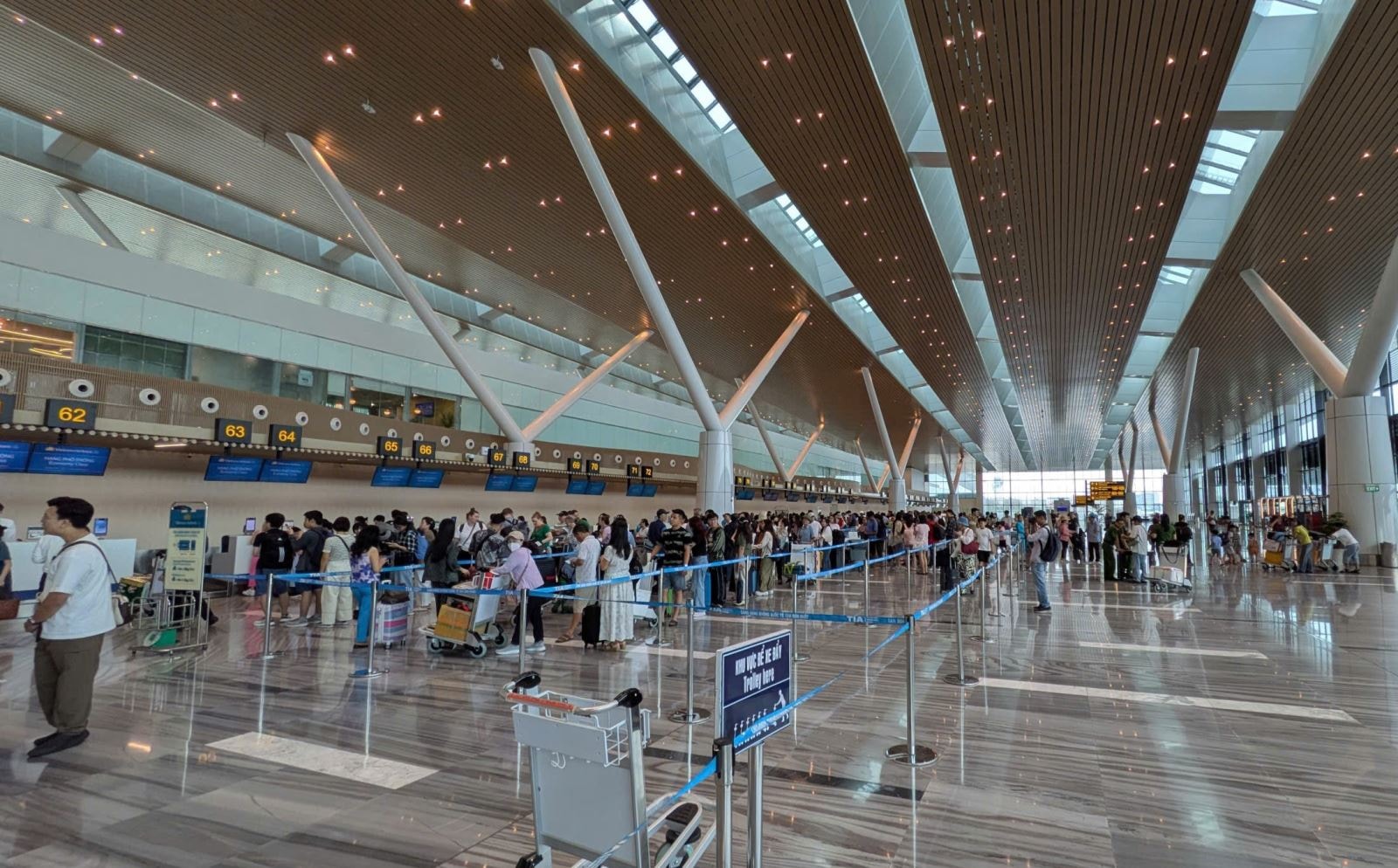 Triển khai giải pháp định danh, xác thực điện tử và sinh trắc học tại nhà ga T3 | baotintuc.vn