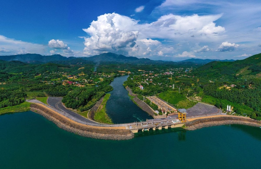 14 giờ ngày 28/8, mở 2 cửa xả mặt hồ thủy điện Thác Bà | Vietnam+ (VietnamPlus)
