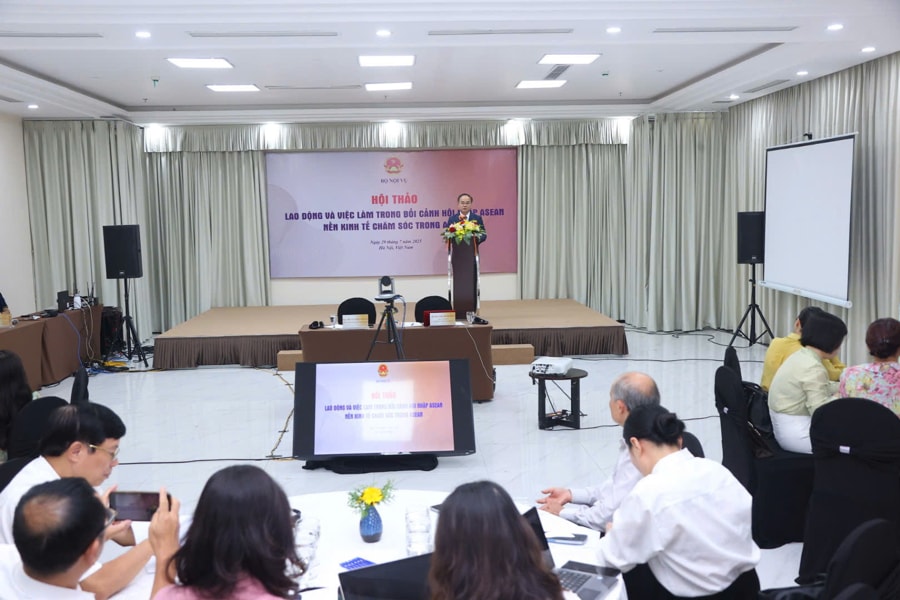 Hội thảo về Hội nhập ASEAN trong lĩnh vực lao động và nền kinh tế chăm sóc trong ASEAN. Ảnh: Phương Nhung.