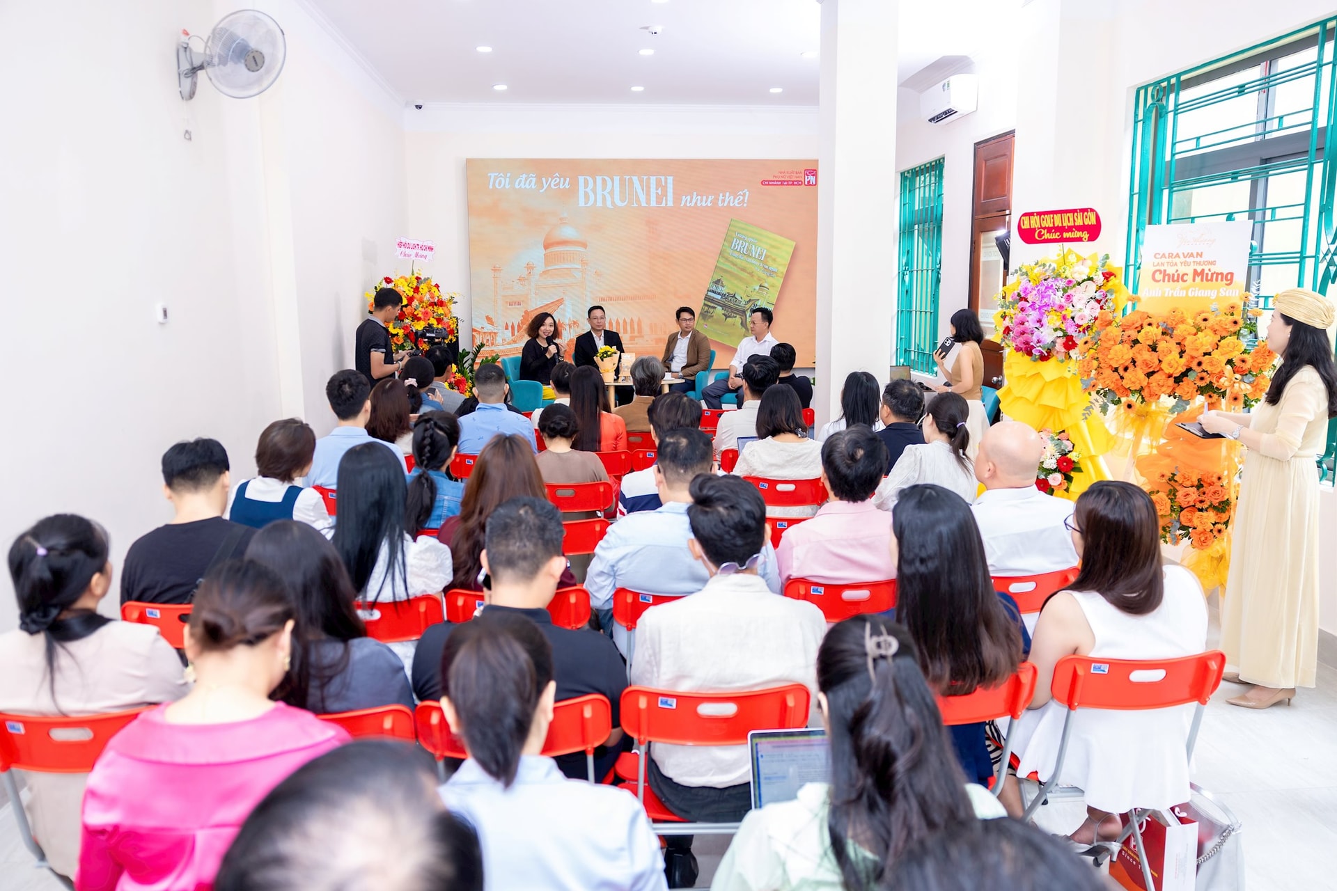Sự kiện thu hút đông đảo bạn bè đam mê du lịch.