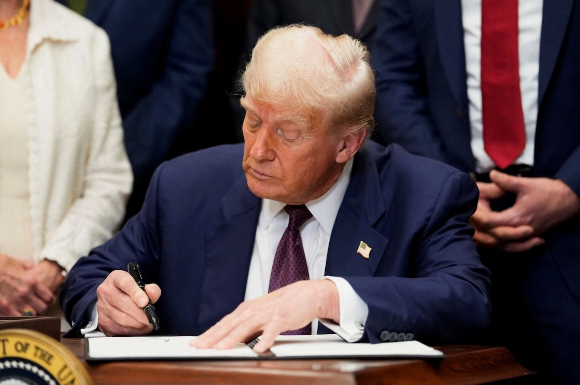 TT Trump ky sac lenh