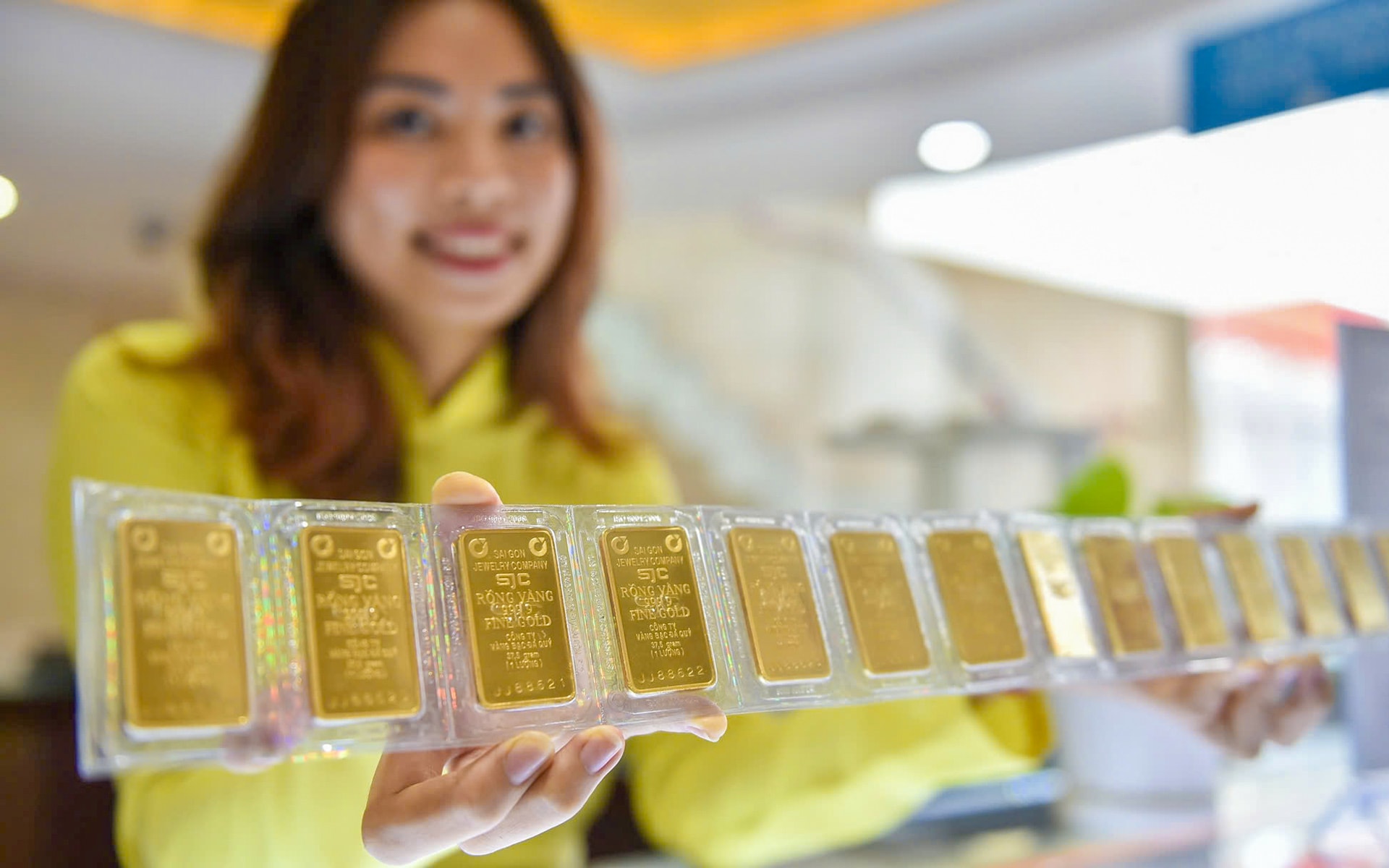 Giá vàng miếng SJC tăng lên đến 111 triệu đồng/lượng - Tuổi Trẻ Online