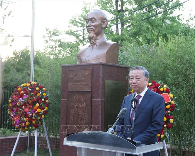 TBT To Lam du khanh thanh tuong Bac Ho