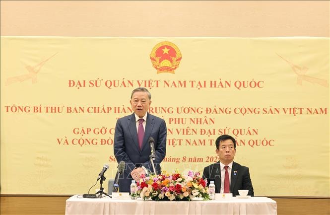 TBT To Lam gap cong dong ng Viet