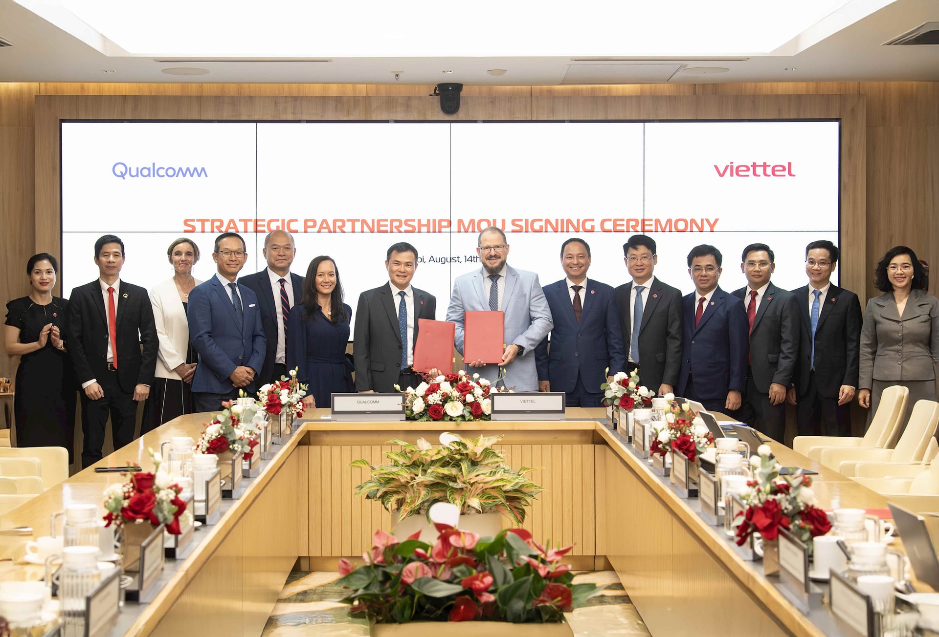 Viettel va Qualcomm ky hop tac chien luoc
