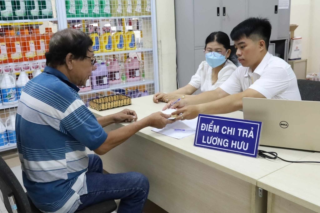Hà Nội thúc đẩy chi trả chế độ an sinh xã hội qua tài khoản | Thời báo Tài chính Việt Nam