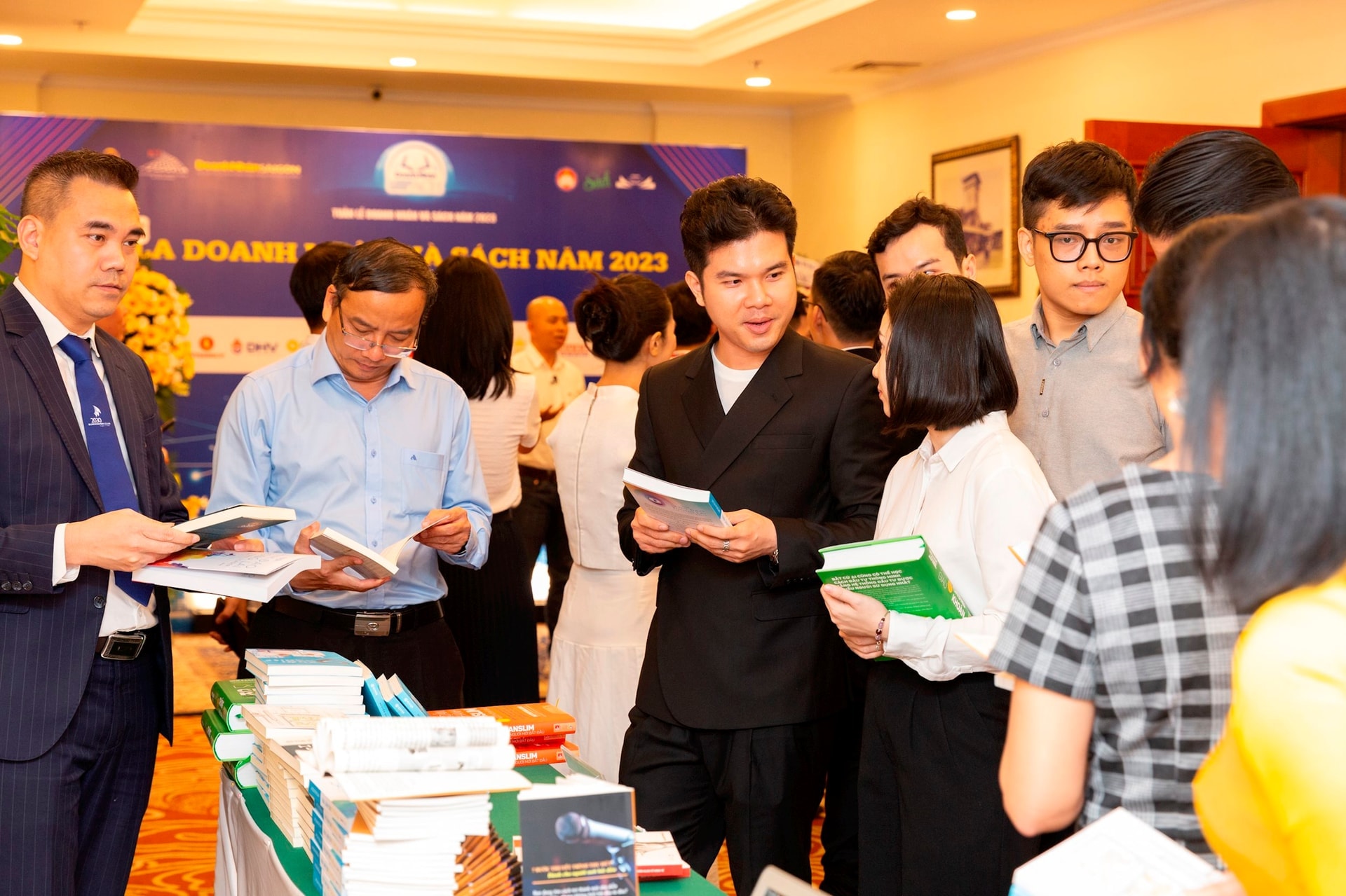Doanh nhân và sách do tạp chí DNSG tổ chức 2023