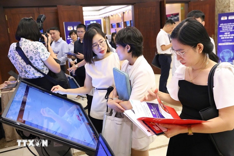 Các đại biểu tham dự sự kiện về chuyển đổi số. Ảnh: TTXVN