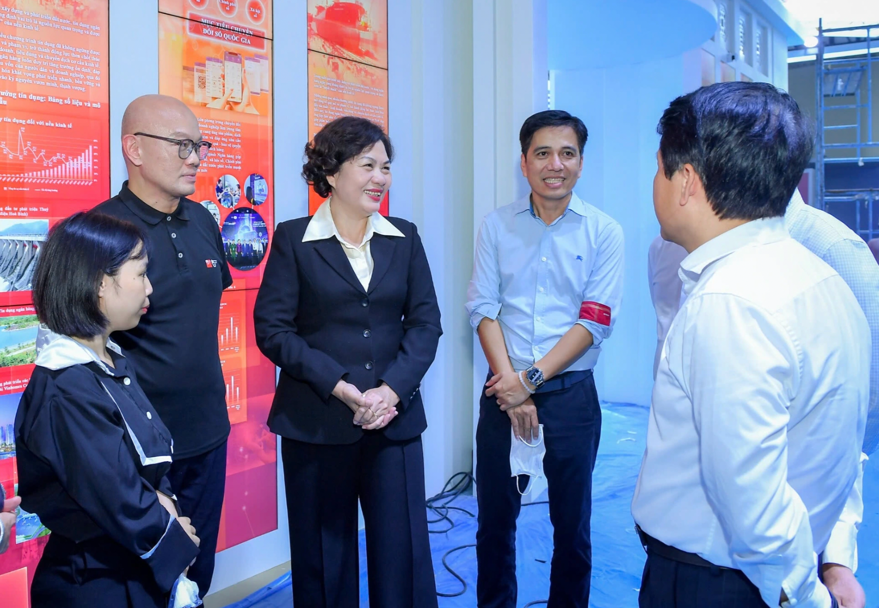 Trien lam nganh ngan hang 1