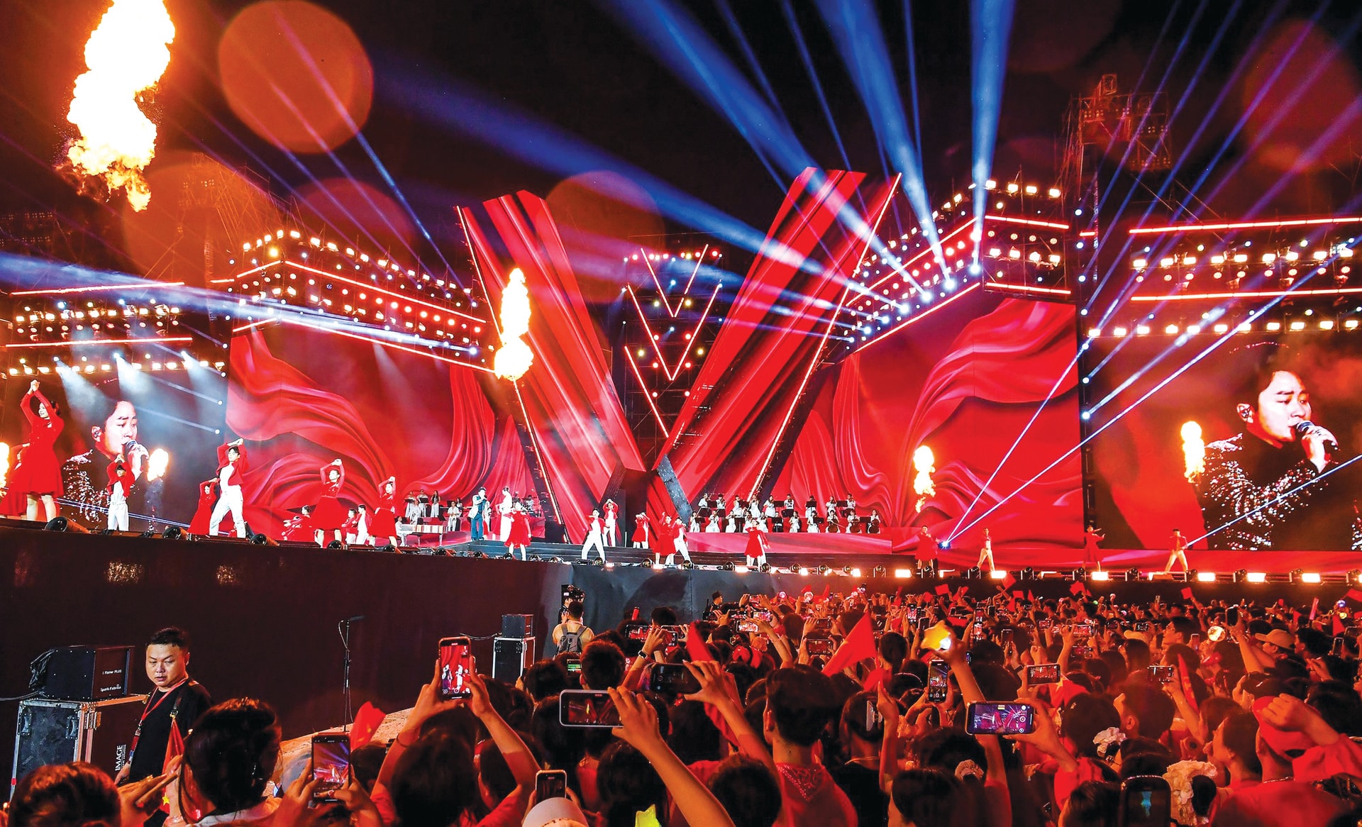 1.Concert To quoc trong tim