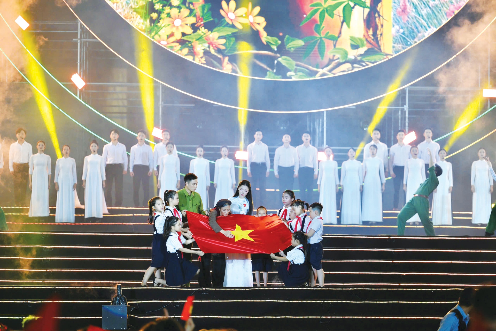 2.Concert Tu hao la nguoi Viet Nam