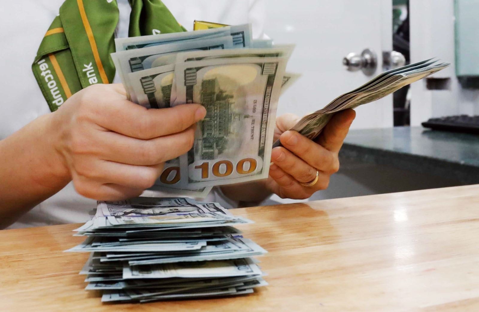 Tỷ giá hôm nay 27/6: Biến động trái chiều giữa giá USD và NDT | baotintuc.vn