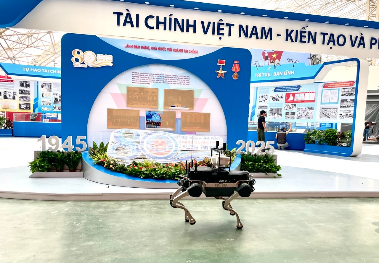 Trien lam tai chinh