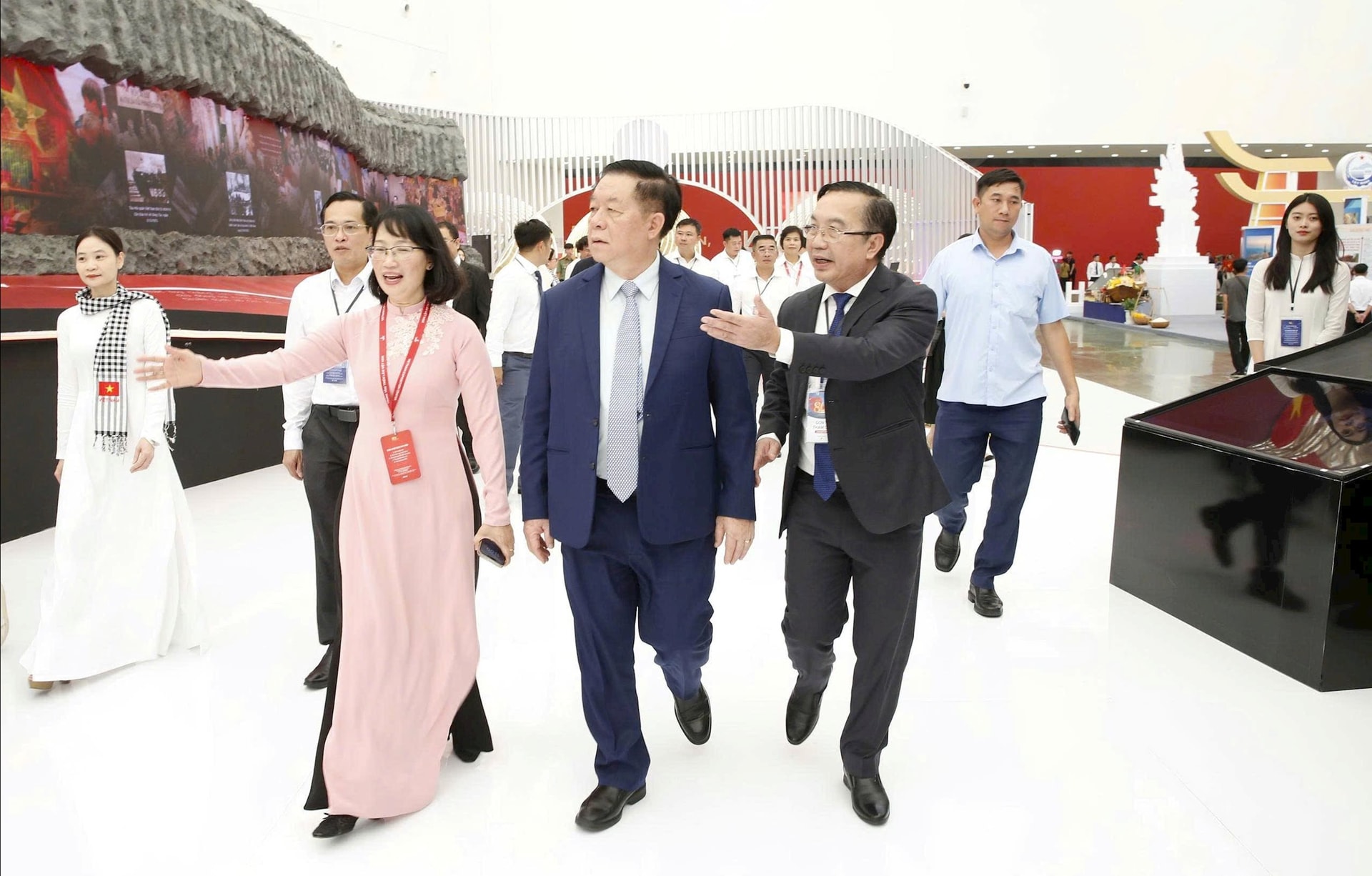 ba thuy