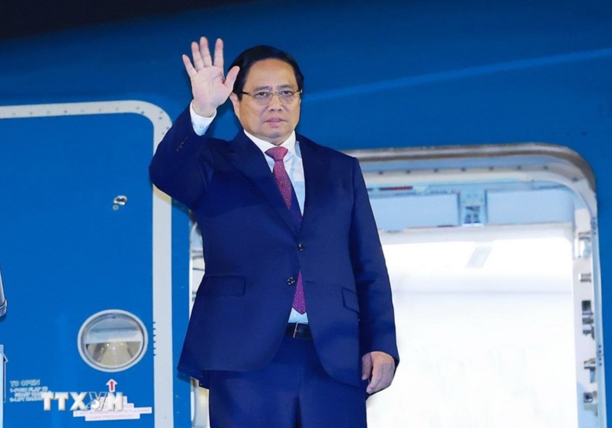Thủ tướng lên đường dự Hội nghị Thượng đỉnh SCO và làm việc tại Trung Quốc
