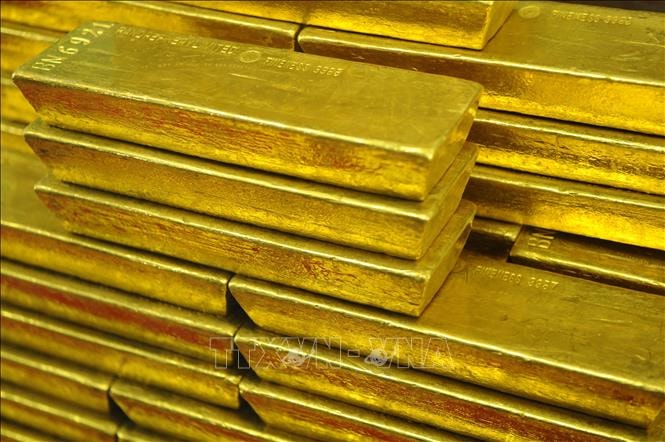 Giá vàng thế giới lập kỷ lục mới, áp sát mốc 3.000 USD/ounce | baotintuc.vn