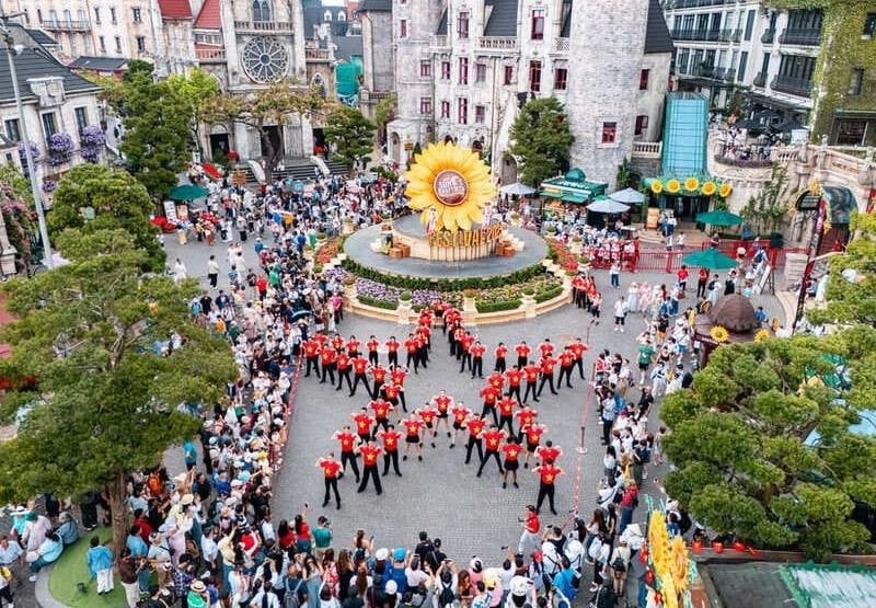 Kỳ nghỉ lễ Quốc khánh 2.9 tại Sun World Ba Na Hills đón hàng nghìn lượt khách trong nước và quốc tế. Ảnh: Thanh Sơn