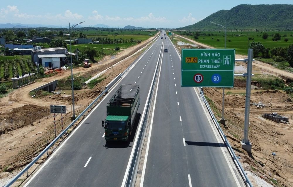 Sớm hoàn thiện các hạng mục còn lại trên cao tốc Vĩnh Hảo - Phan Thiết