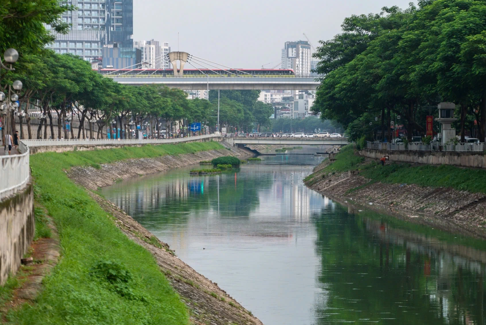 Ha Noi song To Lich