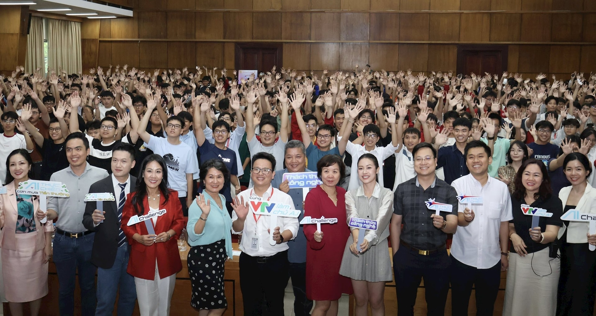Ảnh 1 Đại học Bách Khoa bùng nổ đơn đăng ký ‘A.I thực chiến’
